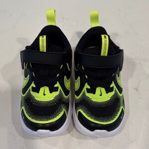 Kids Nike Cosmic Runner Size Toddler 8